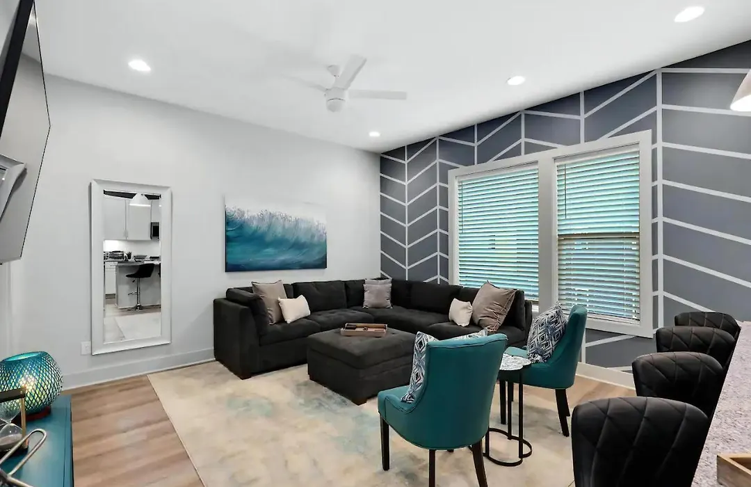 Rooftop Skyline View - Karaoke Stage - 4 Bedroom-1